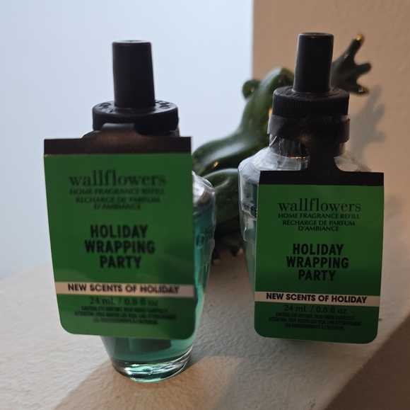 NWT Wallflowers refill Holiday Wrapping Party - Picture 2 of 2